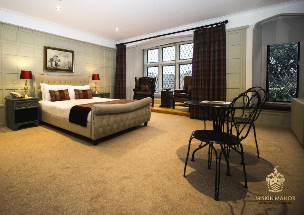Miskin Manor Hotel Hensol Luaran gambar